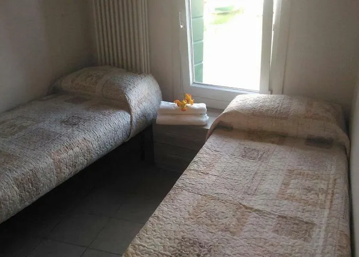 House On The Water Murano * البندقية