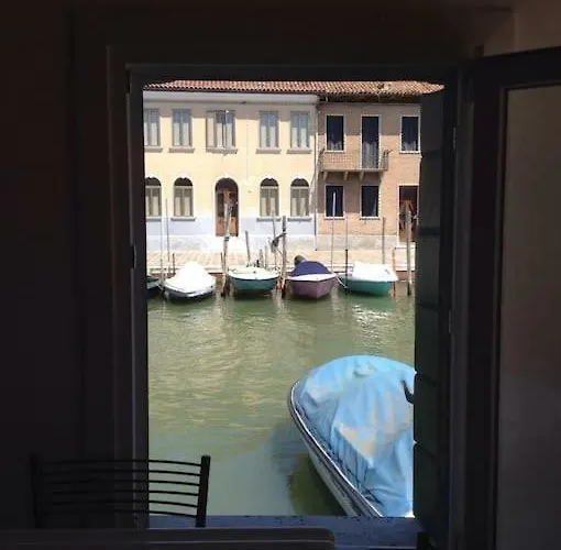 House On The Water Murano شقة